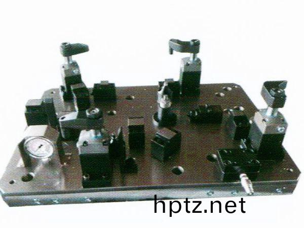 齒(chi)輪(lun)室(shi)罩蓋液壓裌(jia)具